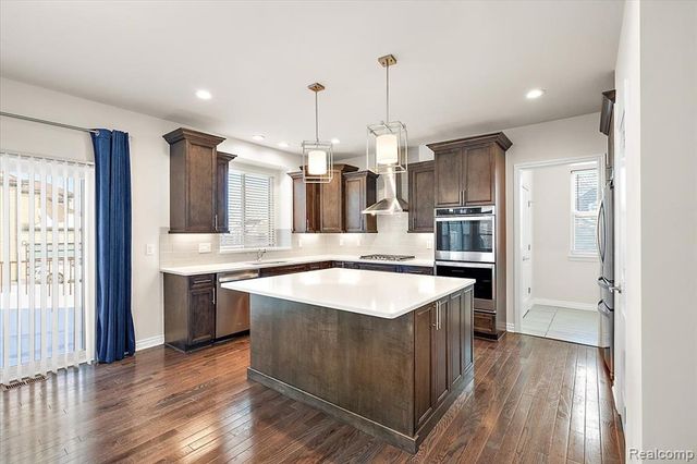 21090 Prestwick, Farmington, MI 48335