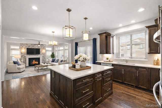 21090 Prestwick, Farmington, MI 48335