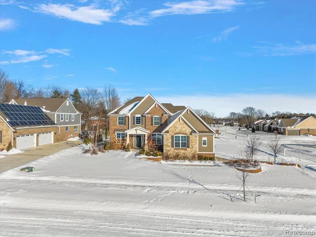 21090 Prestwick, Farmington, MI 48335