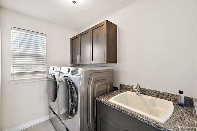 21090 Prestwick, Farmington, MI 48335