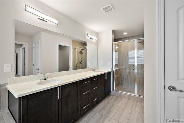 21090 Prestwick, Farmington, MI 48335