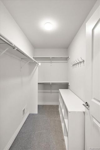 21090 Prestwick, Farmington, MI 48335