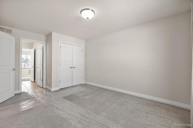 21090 Prestwick, Farmington, MI 48335