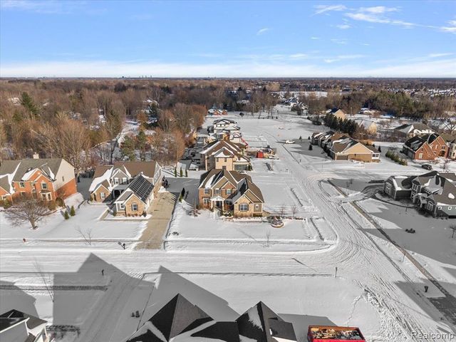 21090 Prestwick, Farmington, MI 48335