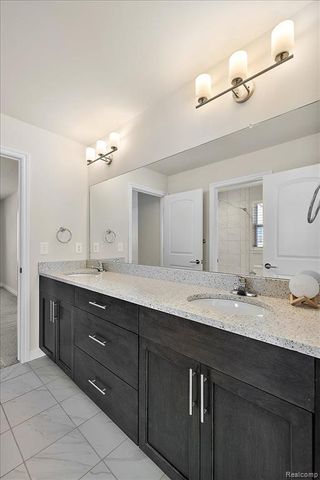 21090 Prestwick, Farmington, MI 48335