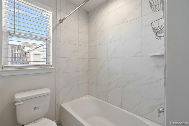 21090 Prestwick, Farmington, MI 48335