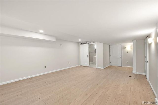 21090 Prestwick, Farmington, MI 48335