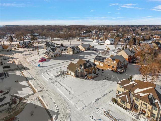 21090 Prestwick, Farmington, MI 48335