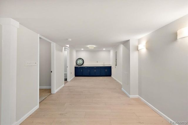 21090 Prestwick, Farmington, MI 48335