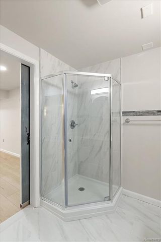 21090 Prestwick, Farmington, MI 48335