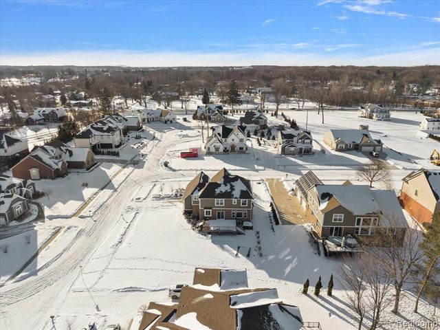 21090 Prestwick, Farmington, MI 48335