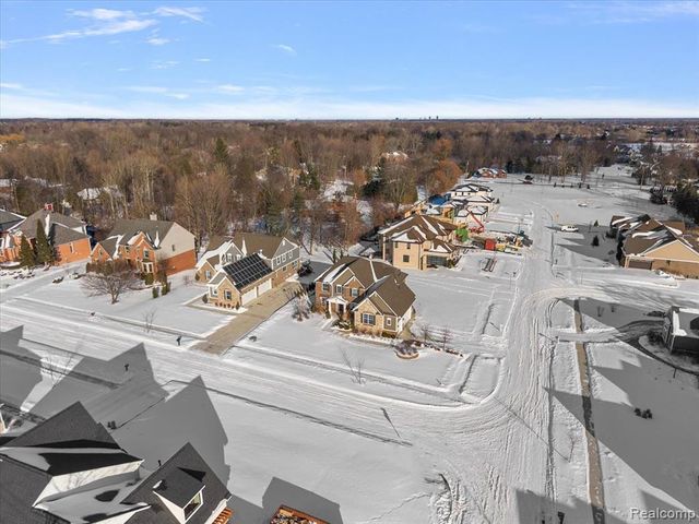 21090 Prestwick, Farmington, MI 48335