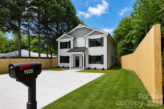 1033 19TH Street NE 37 & 38, Hickory, NC 28601