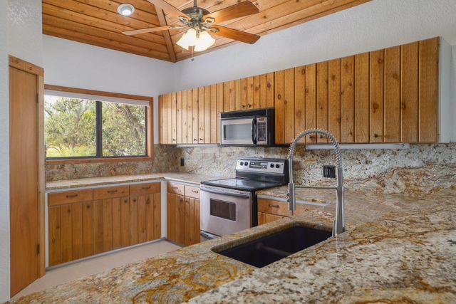 313 Kendall DR, Spicewood, TX 78669
