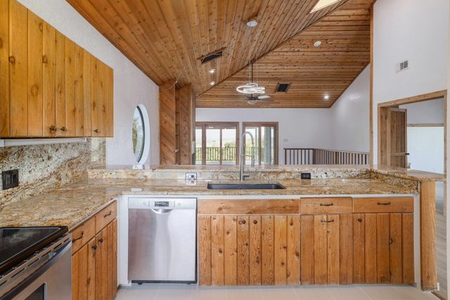 313 Kendall DR, Spicewood, TX 78669