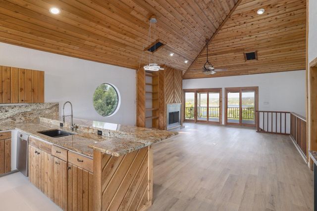 313 Kendall DR, Spicewood, TX 78669