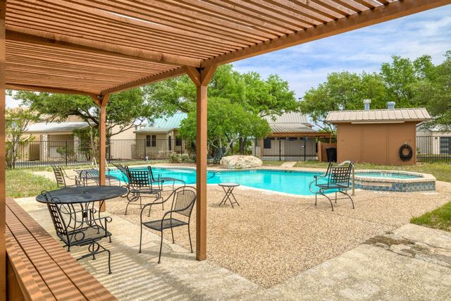 313 Kendall DR, Spicewood, TX 78669