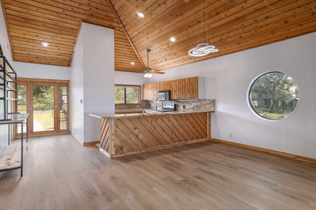 313 Kendall DR, Spicewood, TX 78669