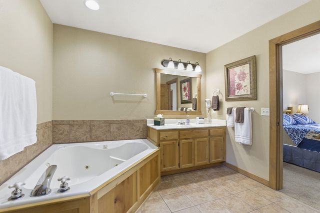 102 Lost Creek Circle, Branson West, MO 65737