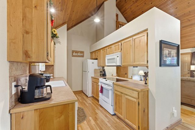 102 Lost Creek Circle, Branson West, MO 65737