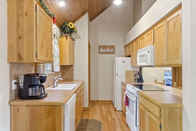 102 Lost Creek Circle, Branson West, MO 65737