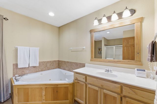 102 Lost Creek Circle, Branson West, MO 65737