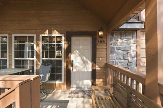 102 Lost Creek Circle, Branson West, MO 65737