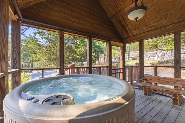 102 Lost Creek Circle, Branson West, MO 65737