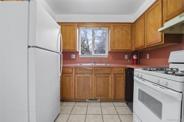 1457 Mitson Boulevard, Flint, MI 48504