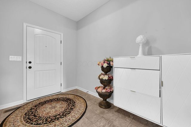 5620 Carlisle Drive, Grove City, OH 43123