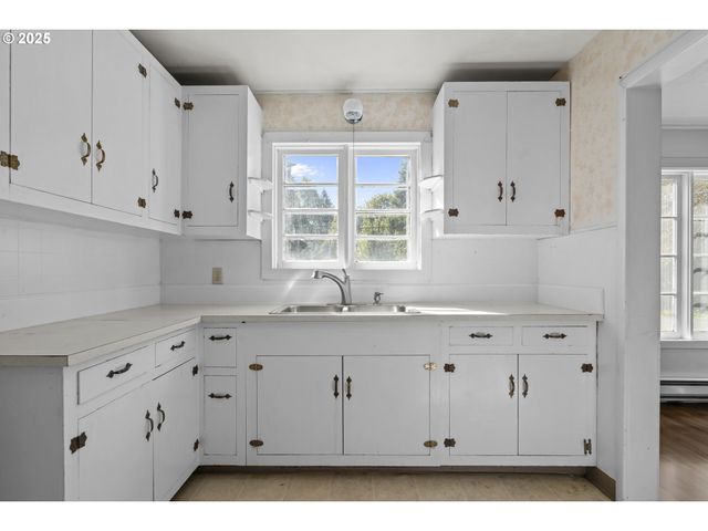 190 S JEFFERSON St, Lafayette, OR 97127