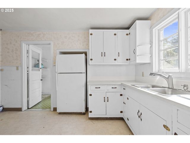 190 S JEFFERSON St, Lafayette, OR 97127