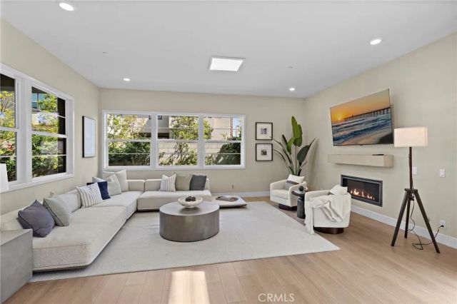 77 Pelican, Irvine, CA 92618