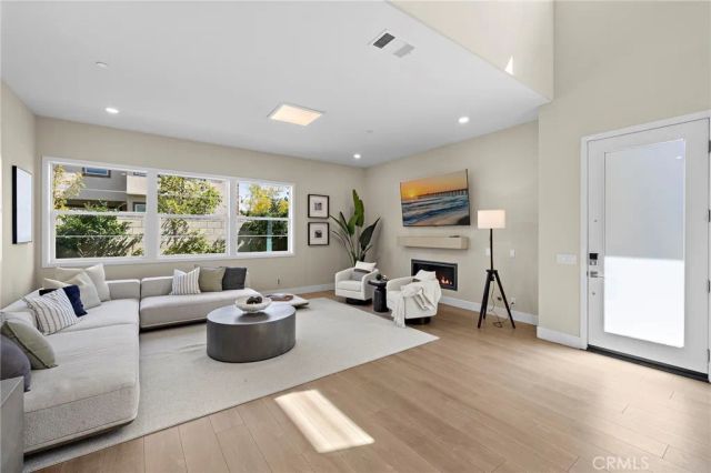 77 Pelican, Irvine, CA 92618