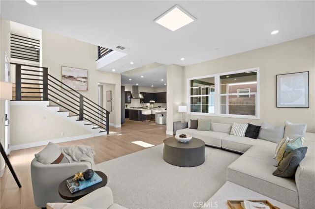 77 Pelican, Irvine, CA 92618