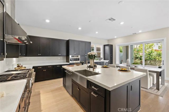 77 Pelican, Irvine, CA 92618