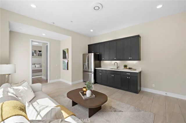 77 Pelican, Irvine, CA 92618