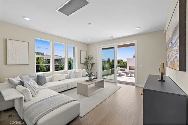 77 Pelican, Irvine, CA 92618