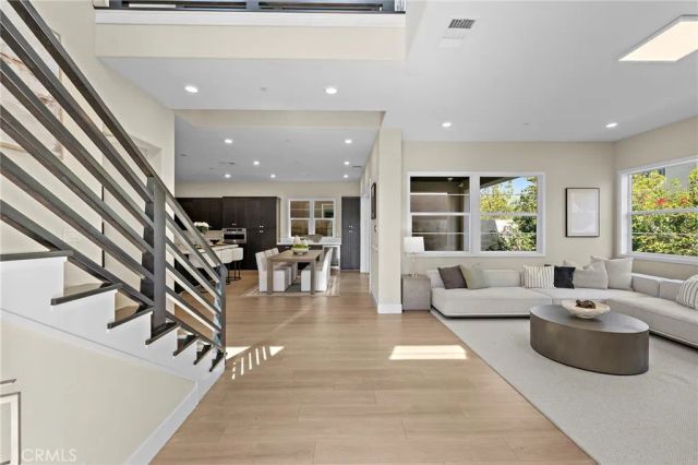 77 Pelican, Irvine, CA 92618
