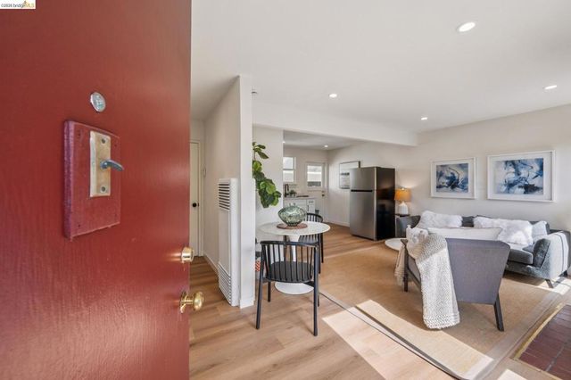 3239 Briggs Ave, Alameda, CA 94501