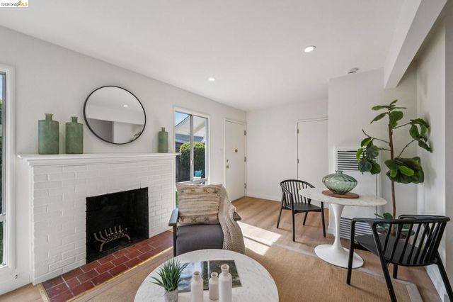 3239 Briggs Ave, Alameda, CA 94501