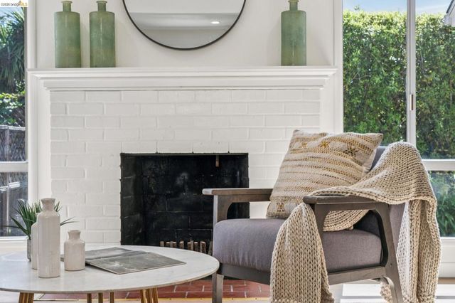 3239 Briggs Ave, Alameda, CA 94501