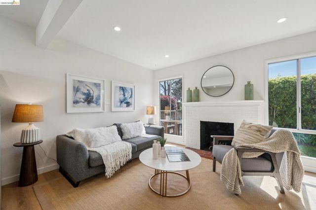 3239 Briggs Ave, Alameda, CA 94501