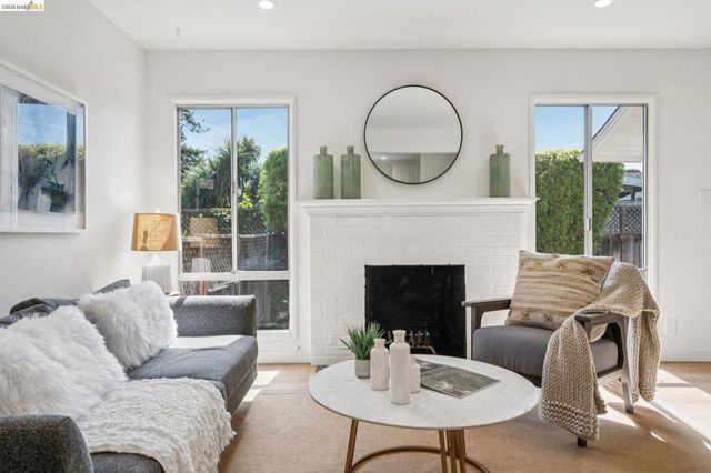 3239 Briggs Ave, Alameda, CA 94501