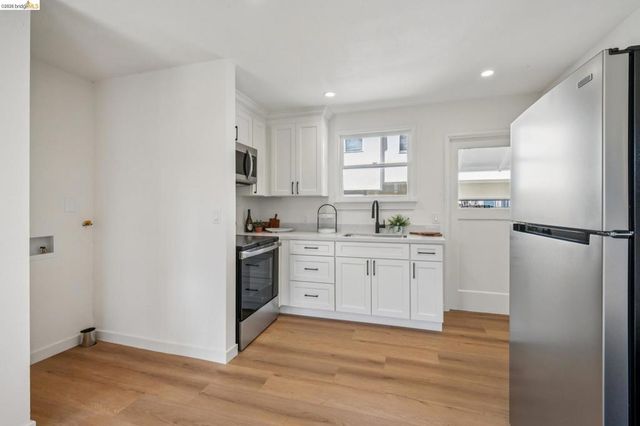 3239 Briggs Ave, Alameda, CA 94501