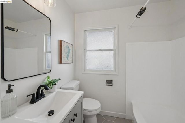 3239 Briggs Ave, Alameda, CA 94501