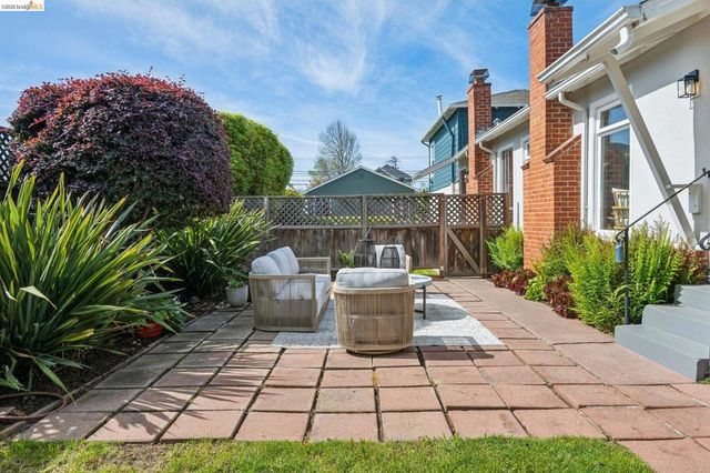 3239 Briggs Ave, Alameda, CA 94501