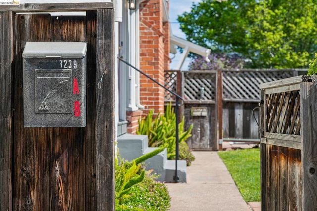 3239 Briggs Ave, Alameda, CA 94501