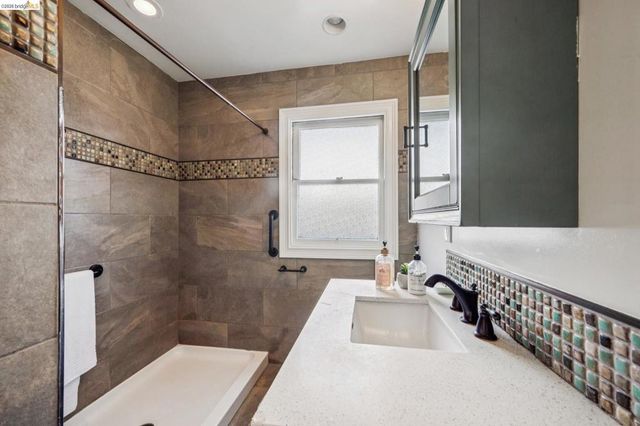 3239 Briggs Ave, Alameda, CA 94501