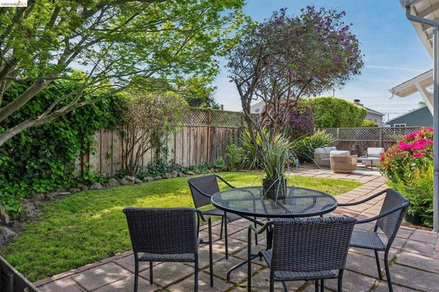 3239 Briggs Ave, Alameda, CA 94501